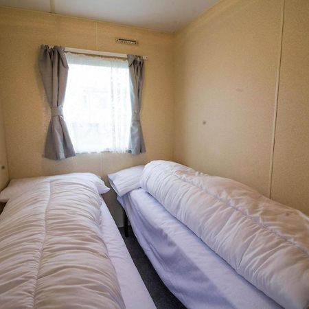 6 Berth Caravan For Hire At Manor Park Holiday Park In Norfolk Ref 23025T هونستنتون المظهر الخارجي الصورة