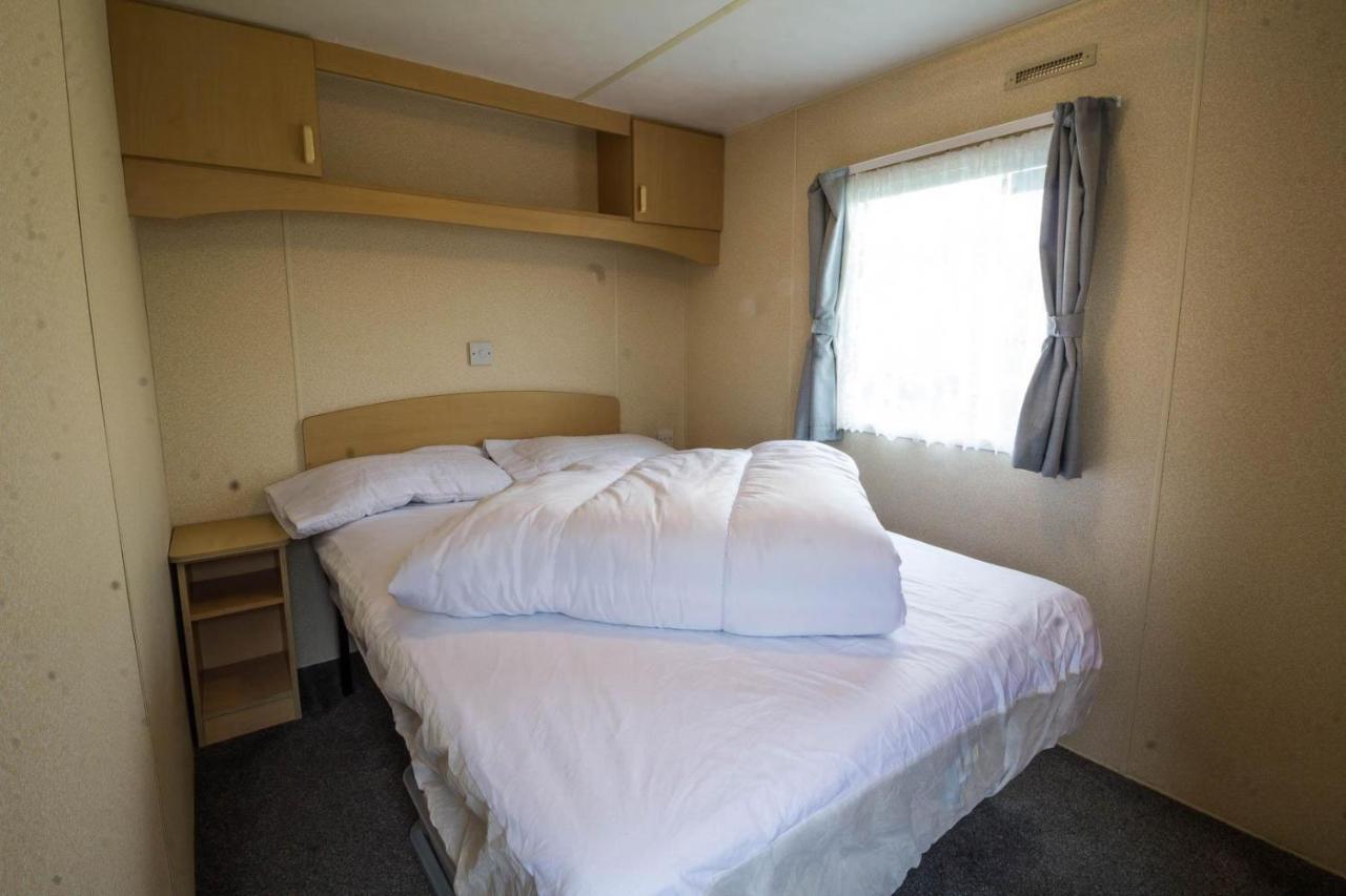 6 Berth Caravan For Hire At Manor Park Holiday Park In Norfolk Ref 23025T هونستنتون المظهر الخارجي الصورة
